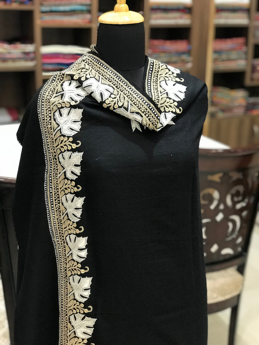 Unlocking Timeless Elegance: The Black Pashmina Shawl