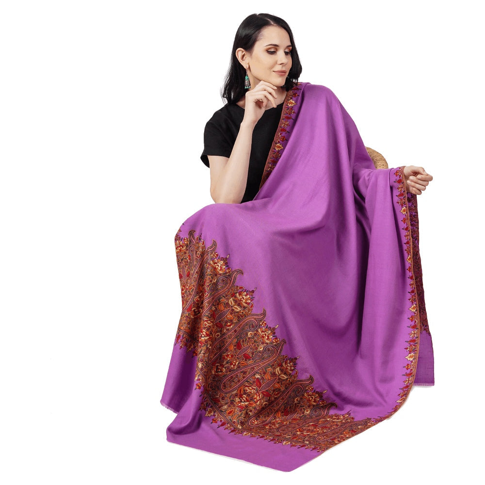A women wearing hand embroidered pashmina shawl