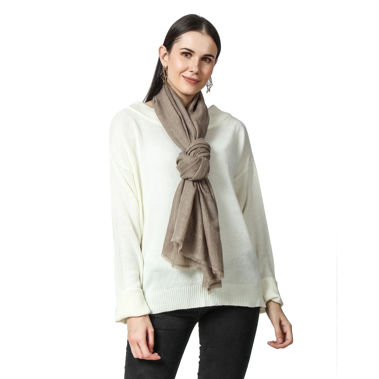 A model wearing a Cashmere scarf knotted style