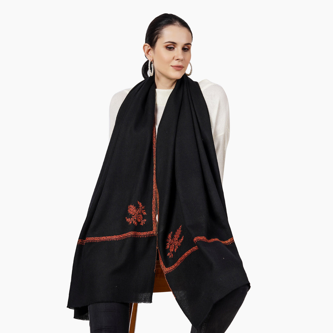What is So Special About Pashmina Shawls? An Icon of Elegance and Craftsmanship