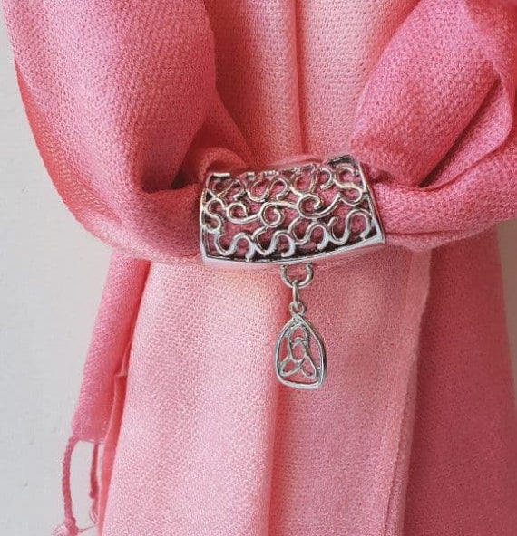 How to Wear a Pashmina Scarf with a Brooch: Elevate Your Style
