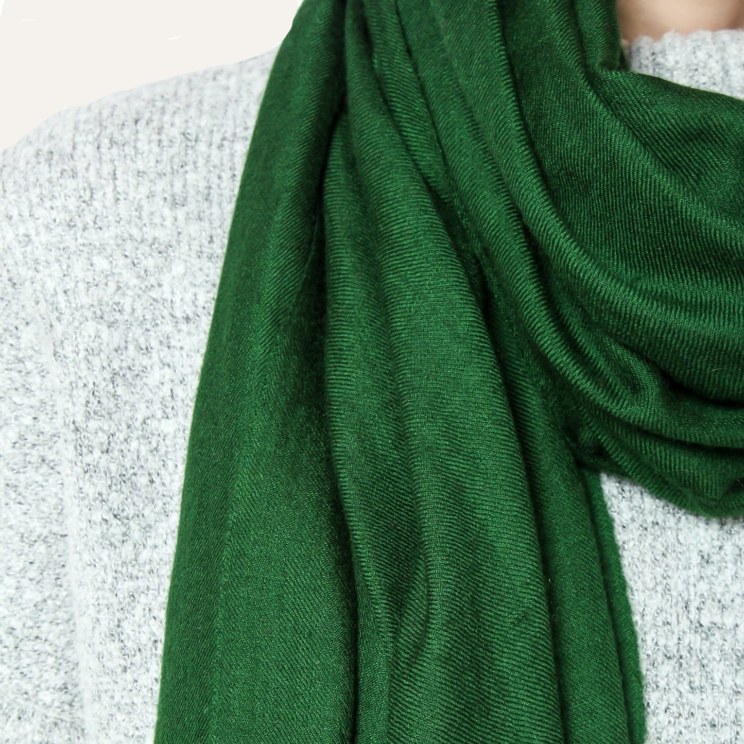 Closeup Picture of Cashmere scarf in Green color